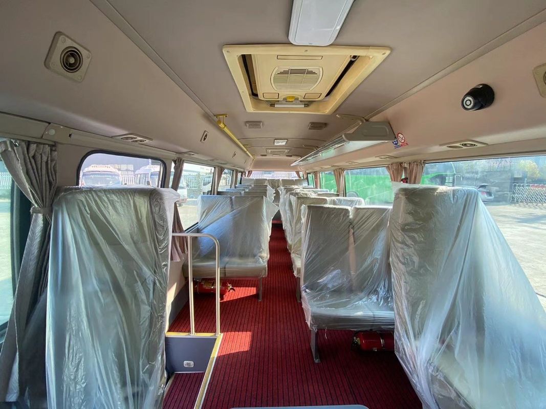30 Sitzplätze 4*2 Toyota Coaster Bus G.V.W. 7400kg für den Personenverkehr verwendet