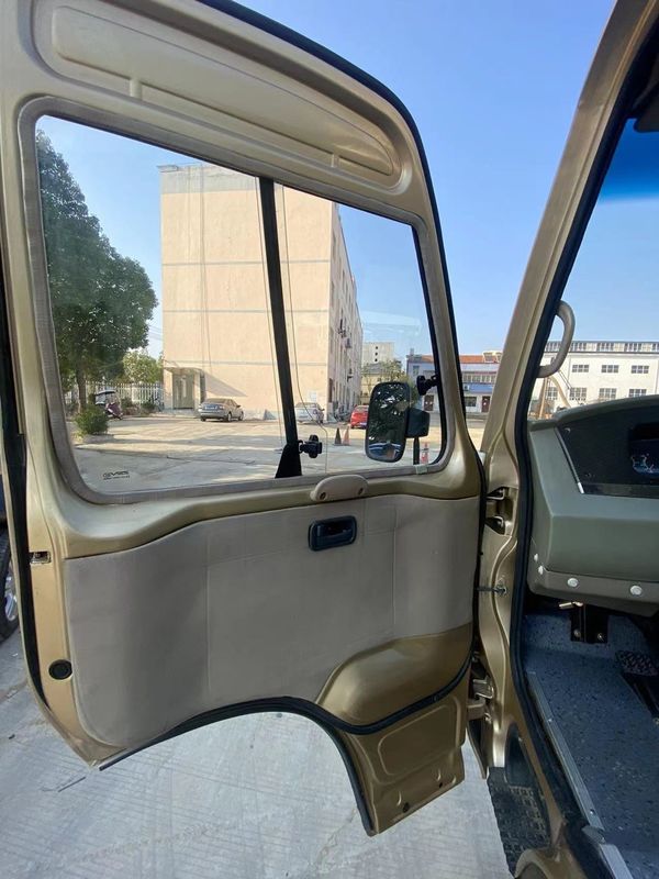 30 Sitzplätze 4*2 Toyota Coaster Bus G.V.W. 7400kg für den Personenverkehr verwendet