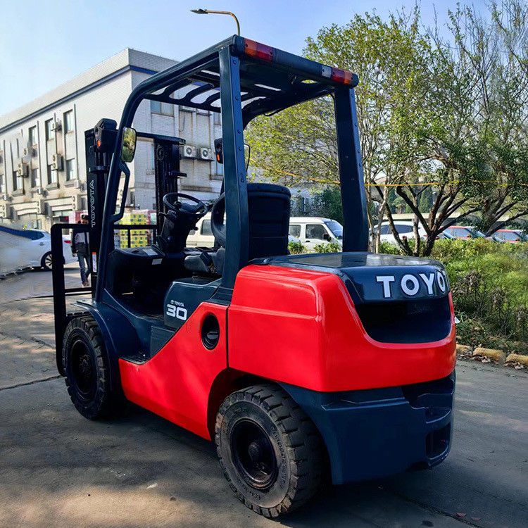 3 Tonnen Japan Gebrauchtes Toyota Gabelstapler 3 Tonnen Toyota Gabelstapler Vierradantrieb Dieselantrieb