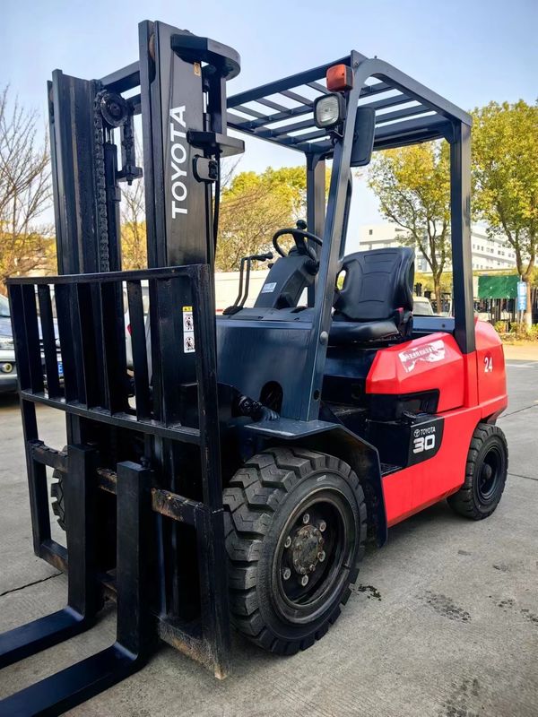 Gebrauchtes Toyota-Forklift FD30 3 Tonnen Diesel-Forklift mit Originalfarbe