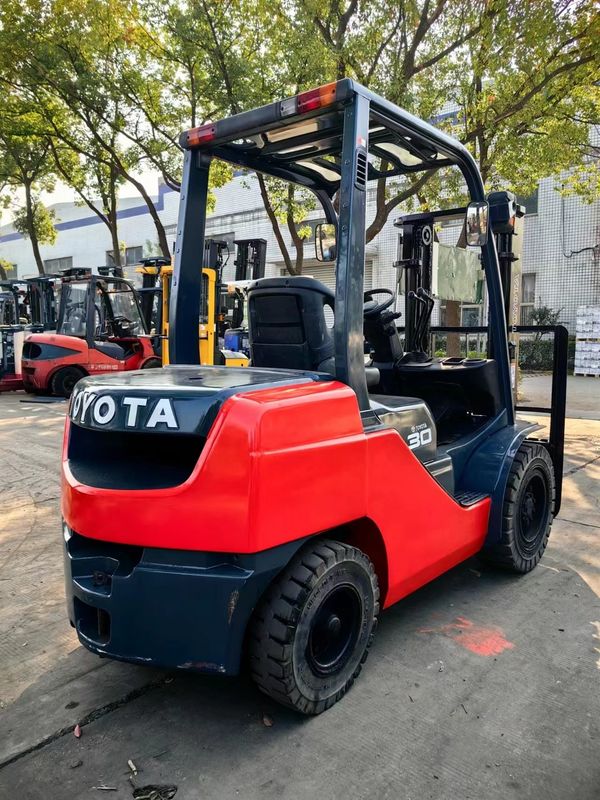 Gebrauchtes Toyota-Forklift FD30 3 Tonnen Diesel-Forklift mit Originalfarbe