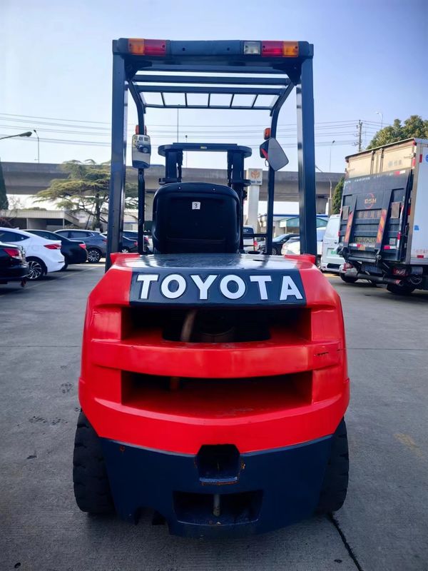 Gebrauchtes Toyota-Forklift FD30 3 Tonnen Diesel-Forklift mit Originalfarbe