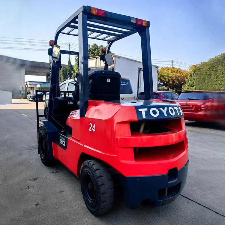 3 Tonnen manuelle Diesel Toyota Gabelstapler mit Originalfarbe und 3 m Min. Hebhöhe