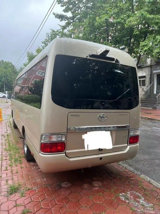 Luxusbus für Touristen Euro 3 Emissionsstandard 2020 Toyota Coaster 30-Sitzer Touristenbus