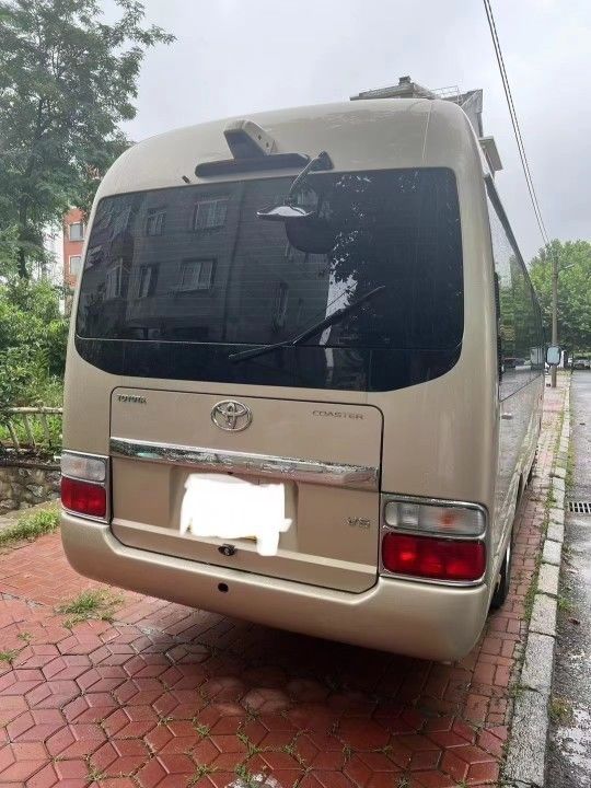Luxusbus für Touristen Euro 3 Emissionsstandard 2020 Toyota Coaster 30-Sitzer Touristenbus