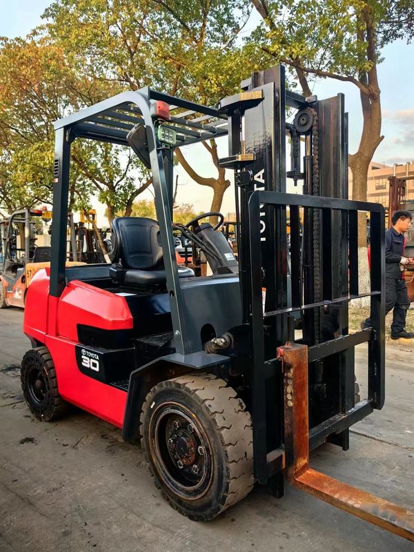 3 Tonnen manuelle Diesel Toyota Gabelstapler mit Originalfarbe und 3 m Min. Hebhöhe