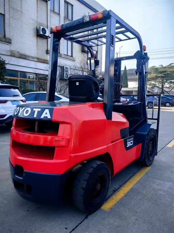 3 Tonnen manuelle Diesel Toyota Gabelstapler mit Originalfarbe und 3 m Min. Hebhöhe