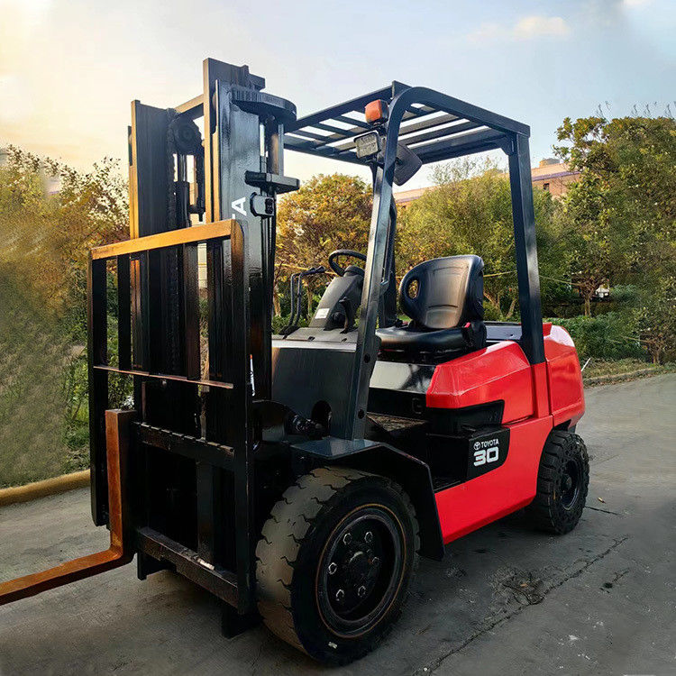 3 Tonnen Diesel-Forklift Gebraucht Toyota-Forklift mit guten Preisen und in 8F30-Typ