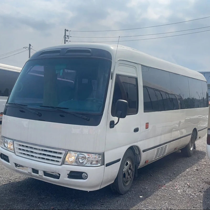30-Sitzer Toyota Coaster Bus Linkslenkung und komfortabler Stil mit Dieselmotor