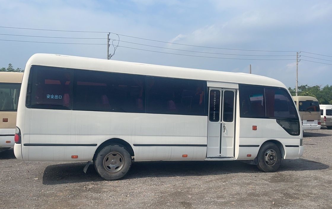 30-Sitzer Toyota Coaster Bus Linkslenkung und komfortabler Stil mit Dieselmotor