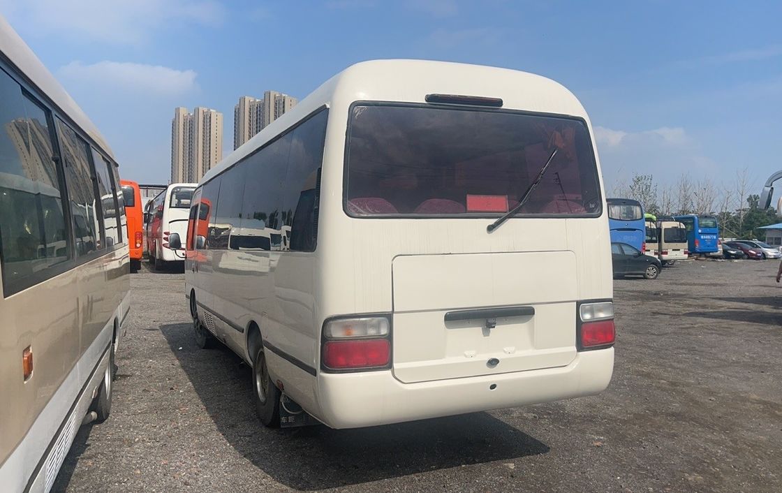 30-Sitzer Toyota Coaster Bus Linkslenkung und komfortabler Stil mit Dieselmotor