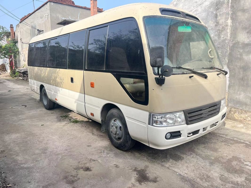 Erschwinglicher Toyota Coaster 30-Sitzer-Bus verblieben Gebrauchtmodell 2020 mit Motorkapazität 4L