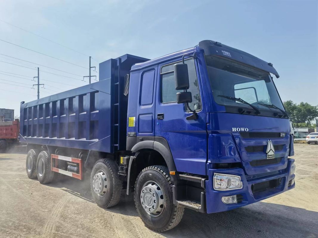 16 Räder HOWO 8X4 Schwerlastfahrzeug mit 300-400 L Kraftstoffbehälter