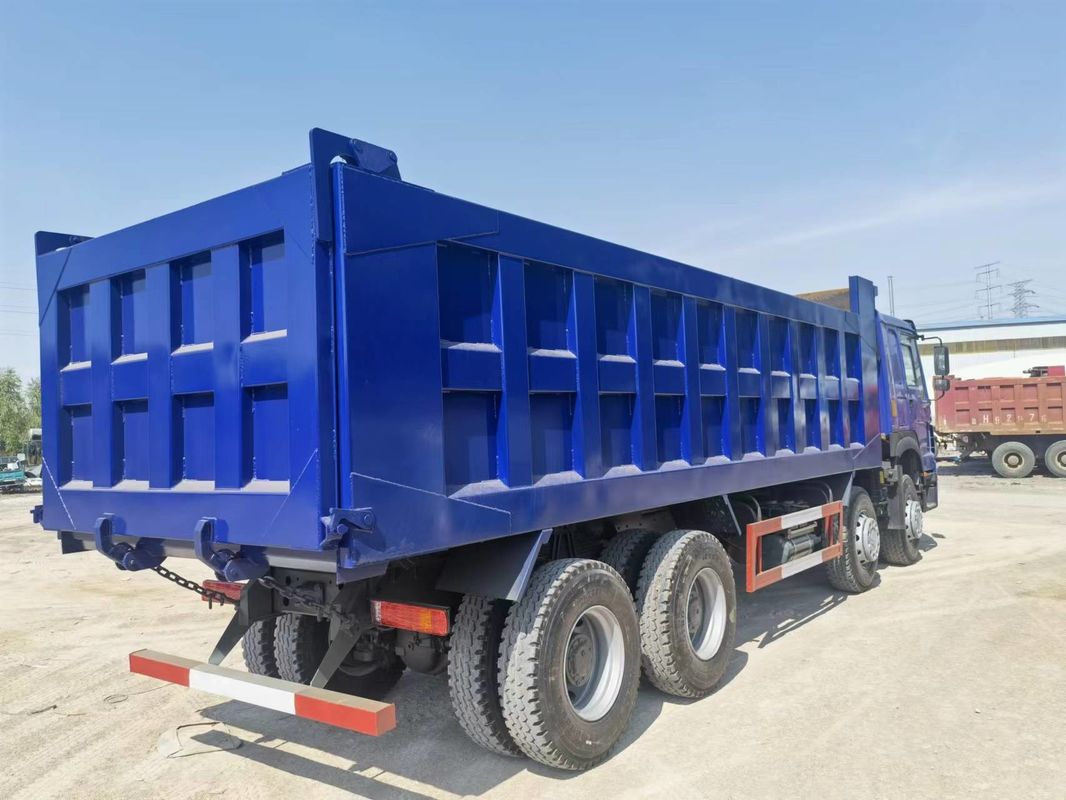 16 Räder HOWO 8X4 Schwerlastfahrzeug mit 300-400 L Kraftstoffbehälter