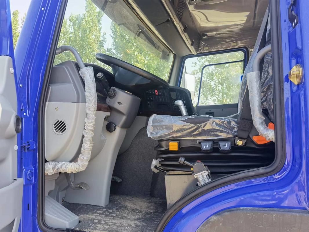 16 Räder HOWO 8X4 Schwerlastfahrzeug mit 300-400 L Kraftstoffbehälter