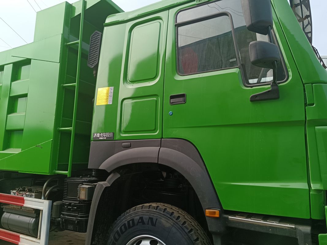 LHD SINO TRUCK HOWO 371HP 6x4 Gebrauchtes schweres Trägerfahrzeug für 2 Personen