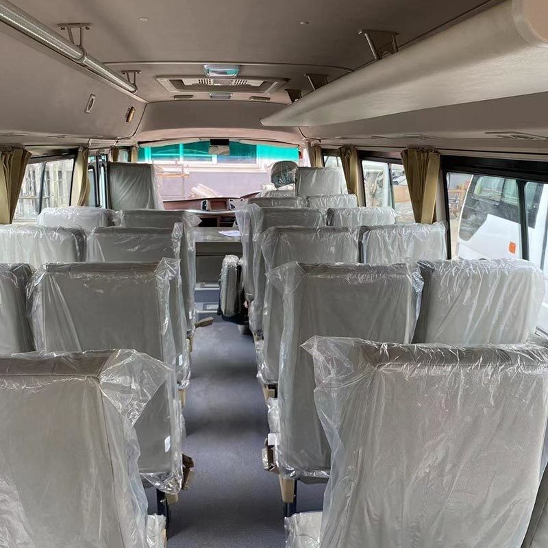 Maximalgeschwindigkeit 100 km/h Toyota Coaster Bus 20-23 Sitzplätze mit Gebrauchtbenzinmotor