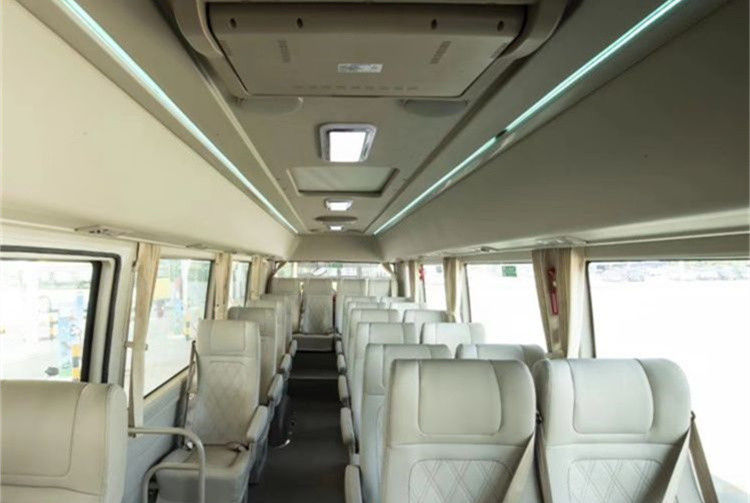Luxus-Dieselmotor 19 Sitzplätze Minibus Achterbahnbus mit und Steuerung Gewicht von 4100kg
