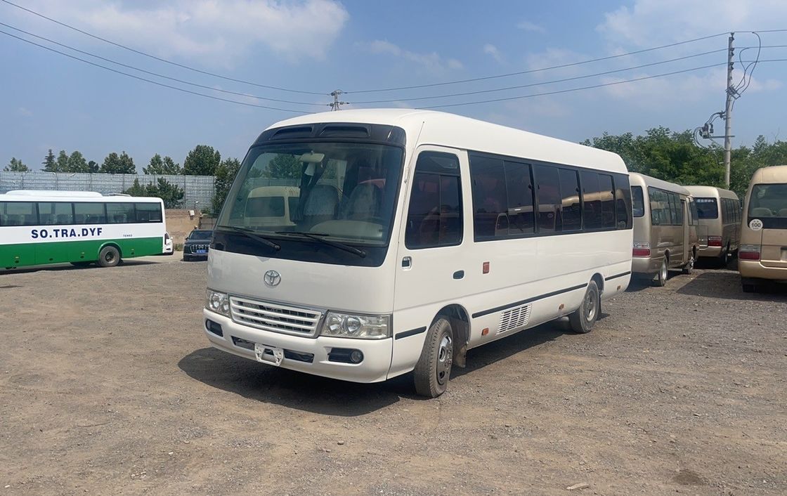 Gebrauchtes Toyo ta Coaster Bus mit 30 Sitzen und Handgetriebe in gutem Zustand