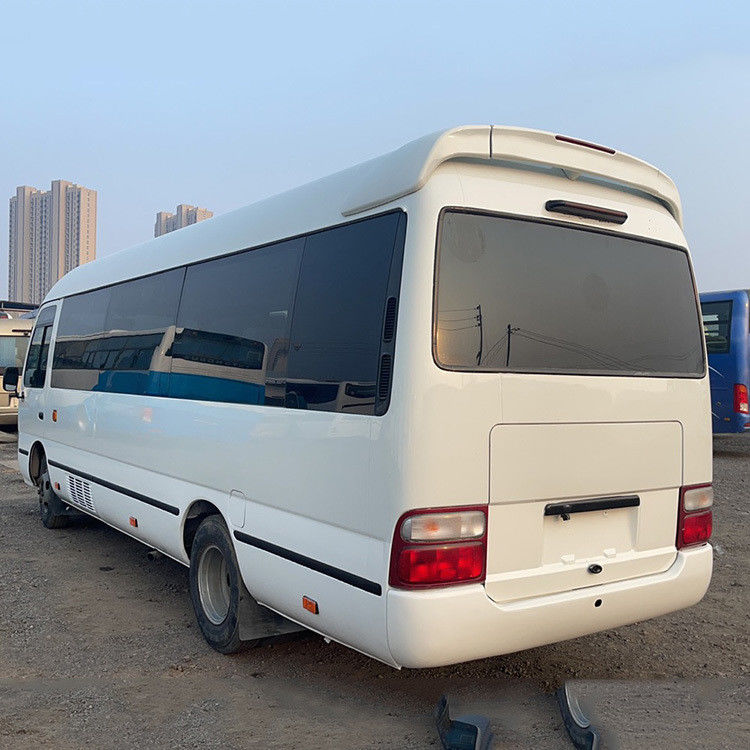 30 Sitzplätze Gebraucht Toyota Coaster Bus mit maximaler Leistung von 113/5200kw und Sitzplatzkapazität von 30