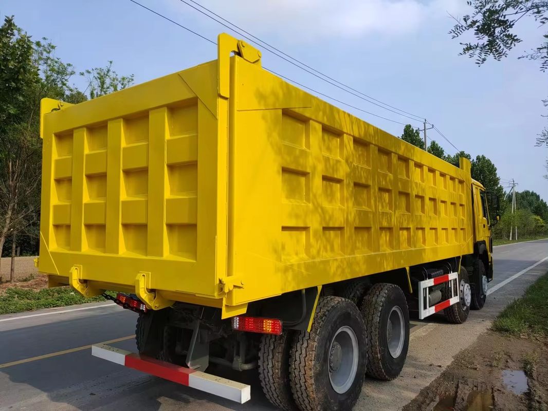 Gebrauchtes Howo 8x4 12 Räder Dump Trucks 375 PS Dieselmotor Sandspender Truck ohne ESC