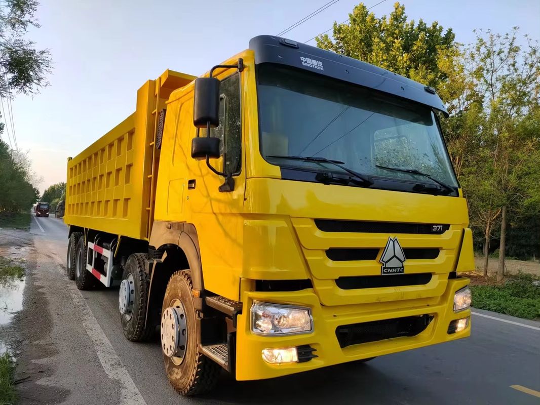 Gebrauchtes Howo 8x4 12 Räder Dump Trucks 375 PS Dieselmotor Sandspender Truck ohne ESC