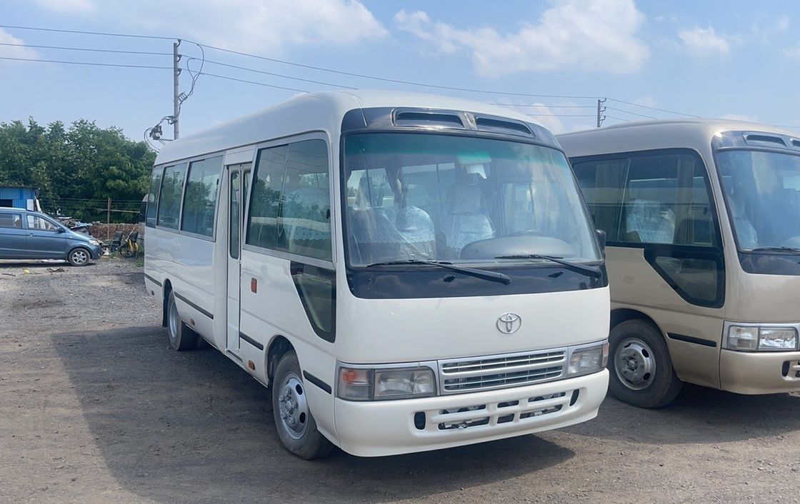 30 Sitzplätze Gebraucht-Toyota-Streckenbus mit 9.00R20-Reifen und maximaler Leistung von 113/5200 kW