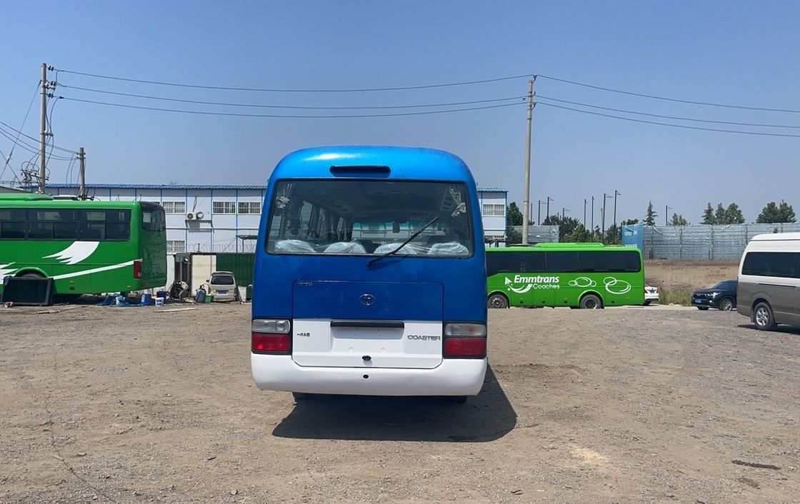G.V.W. Kg 5900 gut ausgestatteter Toyota Coaster 30-Sitzer Bus für den Personenverkehr