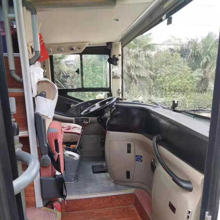 2015 Jahr 59 Sitzplätze Luxus-Tourenbus mit Motorkapazität 8L und Max. PS 375