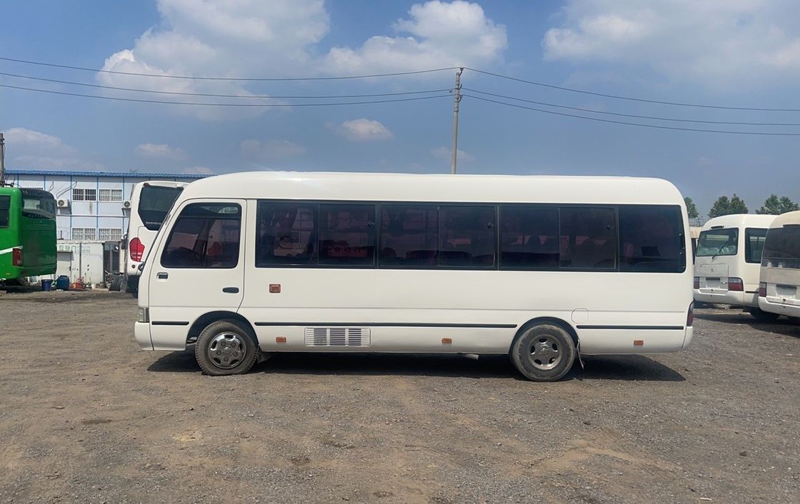 3935 mm Radstütze Toyota Coaster Bus mit 19-29 Sitzplätzen Schließfenster Schiebetüren