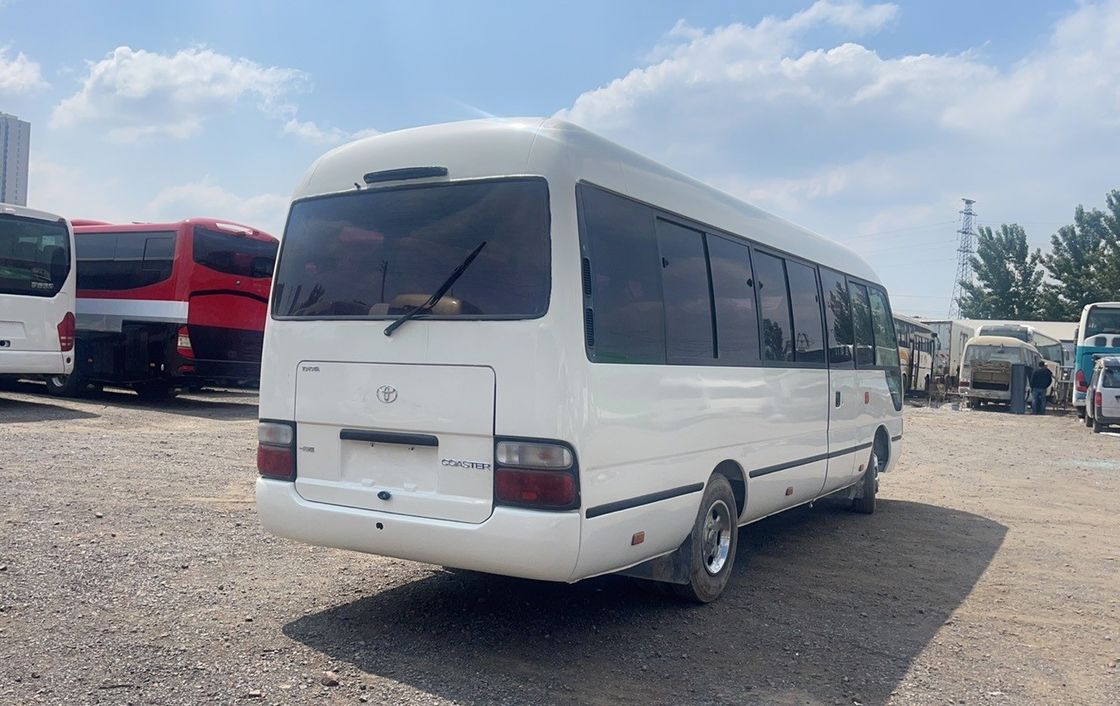 3935 mm Radstütze Toyota Coaster Bus mit 19-29 Sitzplätzen Schließfenster Schiebetüren