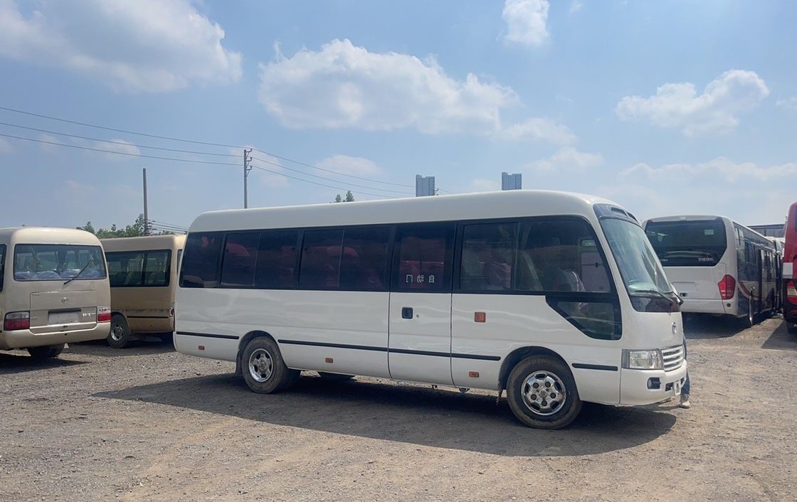 3935 mm Radstütze Toyota Coaster Bus mit 19-29 Sitzplätzen Schließfenster Schiebetüren