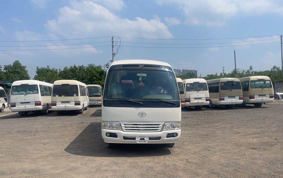 3935 mm Radstütze Toyota Coaster Bus mit 19-29 Sitzplätzen Schließfenster Schiebetüren
