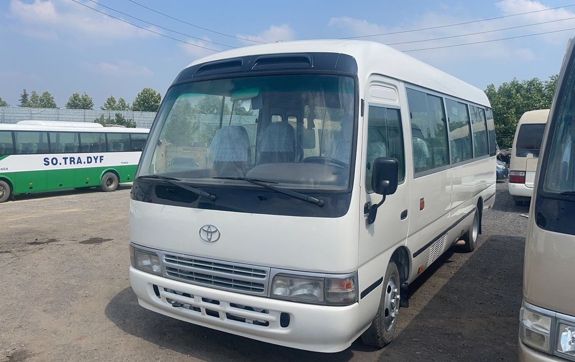 Gebrauchtes Toyota Coaster Bus mit 30 Sitzplätzen und Euro 3 Emissionsstandard in gutem Zustand