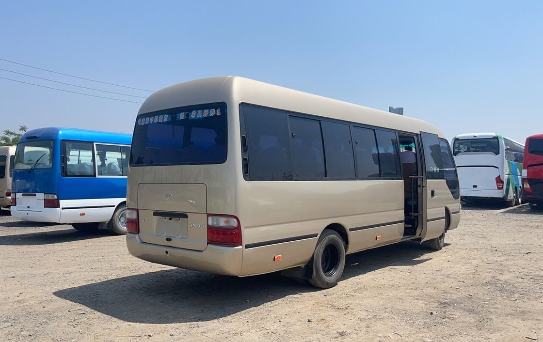 Gebrauchtes Toyota Coaster Bus mit 16-30 Sitzplätzen und Handgetriebe in gutem Zustand