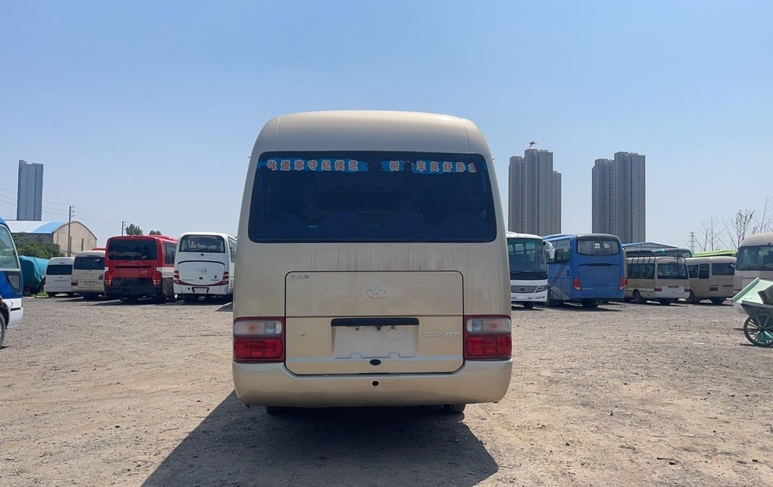 Gebrauchtes Toyota Coaster Bus mit 16-30 Sitzplätzen und Handgetriebe in gutem Zustand