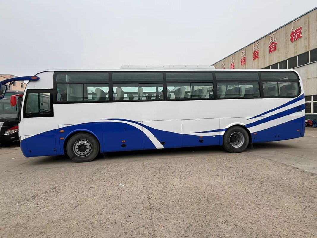 50-Sitzer-Passagierbus mit individueller Farbgestaltung und Euro 3-Emissionsstandard
