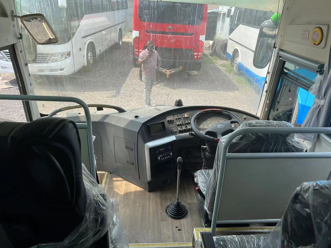 9.726L Motorkapazität Gebraucht RHD 33-Sitzer Touring Coach Bus für Gruppenreisen