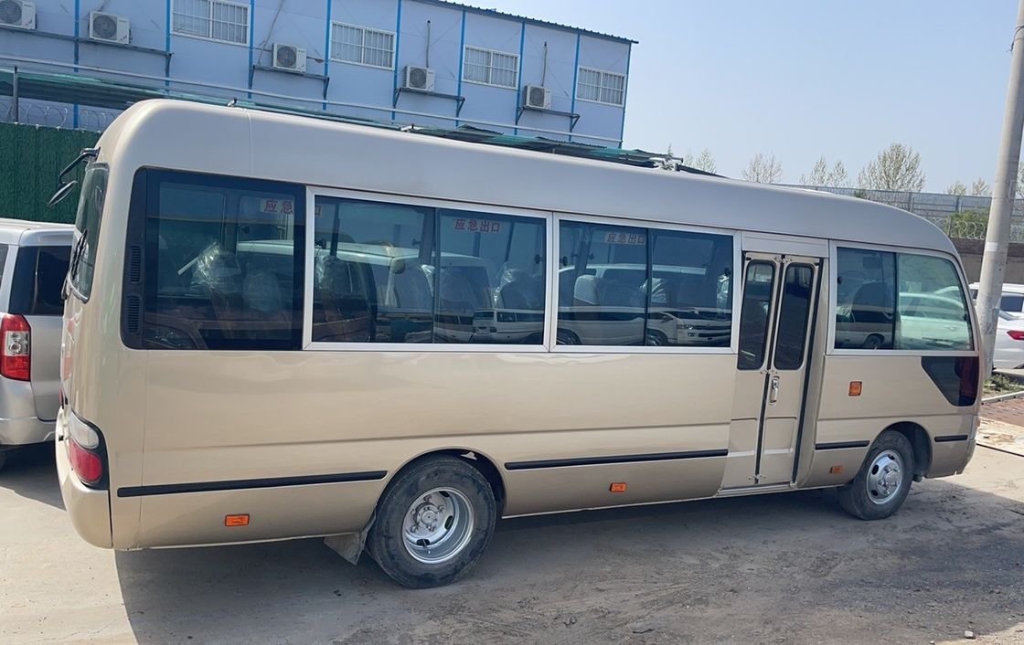 24 Sitzplätze Toyota Coaster Bus gut renoviert mit 7.00R16 Reifen und G.V.W. Kg 5900
