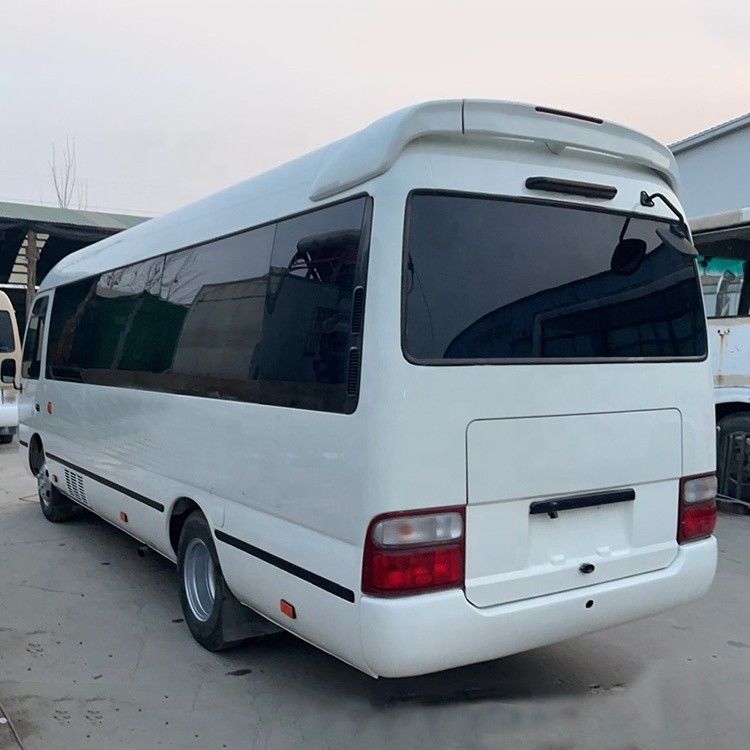 30 Sitzplätze in gutem Zustand Gebraucht Diesel Toyota Coaster Busse Motor Kapazität 6-8L Diesel