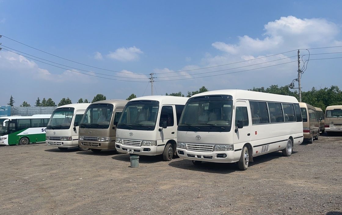 Gebrauchtes 30-Sitzer Diesel-Toyo Ta Coaster Bus mit gutem Zustand und EURO 3 Emission