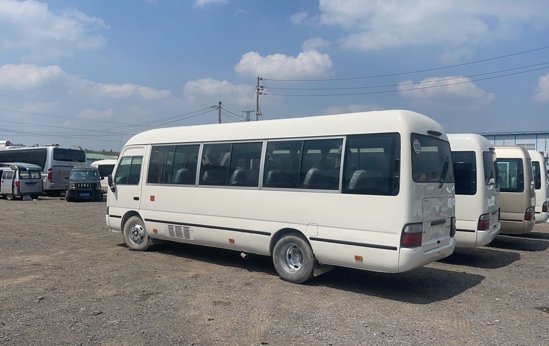Gebrauchtes 30-Sitzer Diesel-Toyo Ta Coaster Bus mit gutem Zustand und EURO 3 Emission