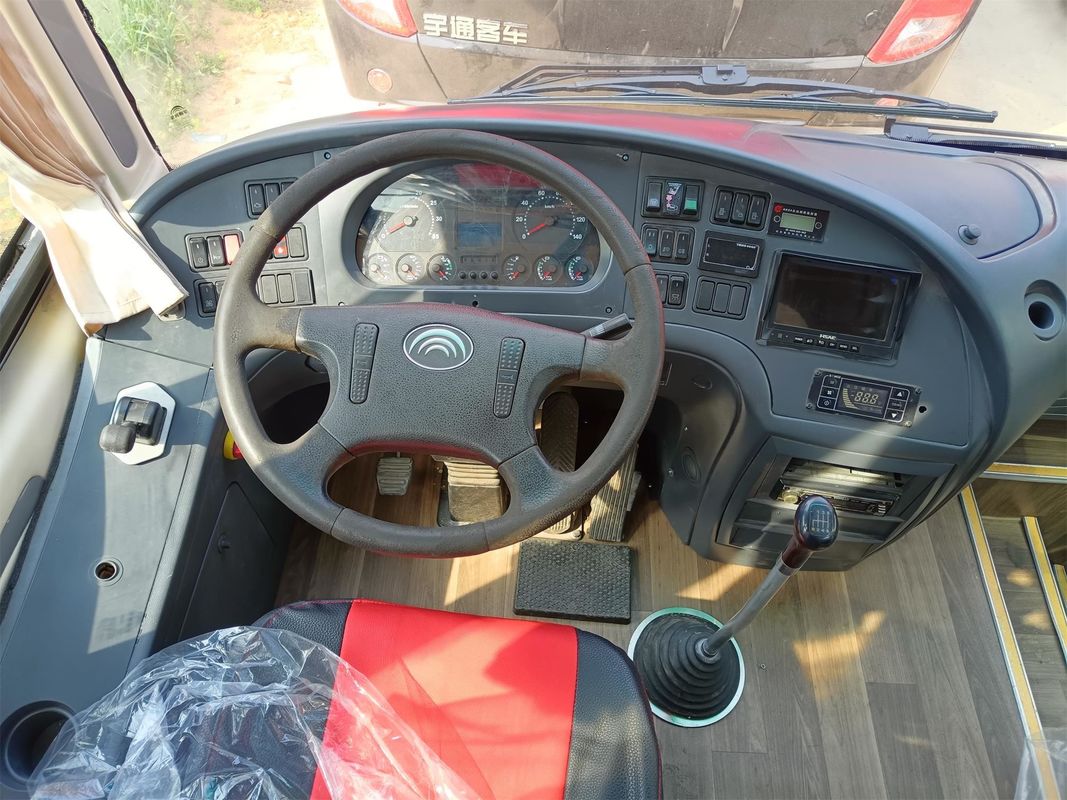 70-Sitzer-Laufwagen Bus Luxus-Tour-Passagierautobus mit 8L-Motor und Dieselkraftstoff