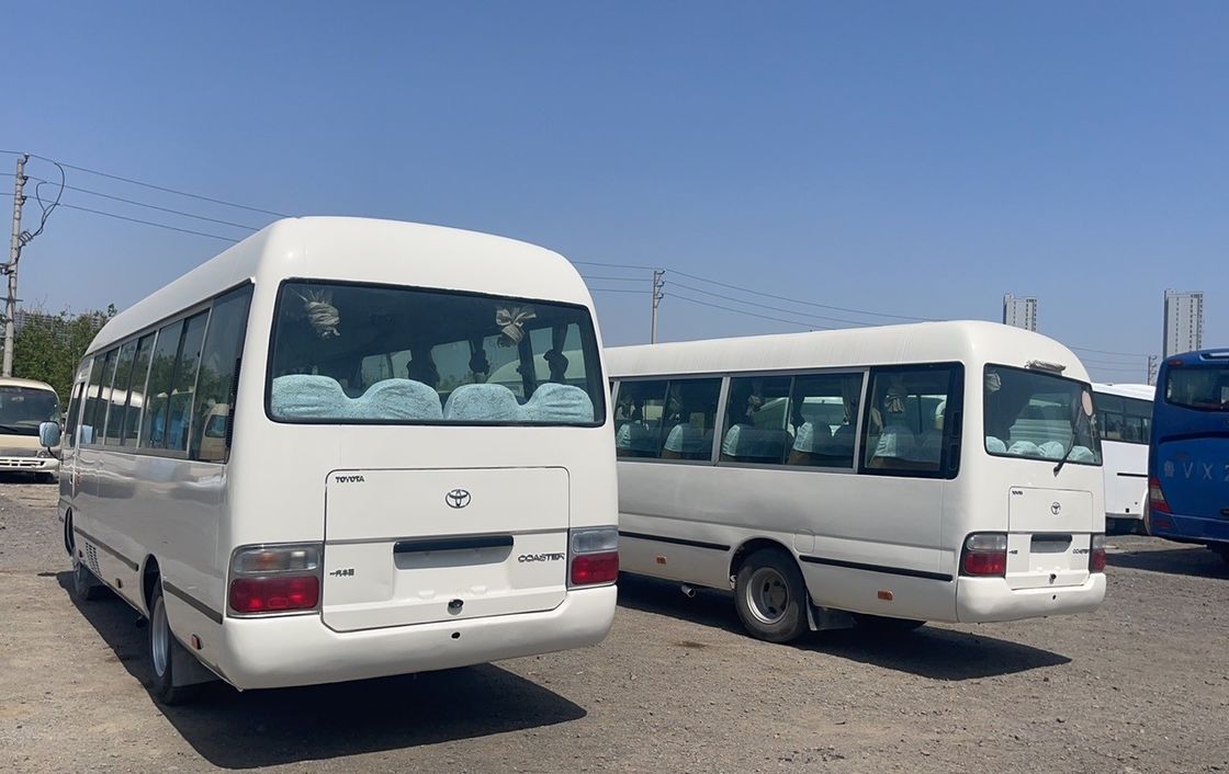 Gebrauchtes Toyota Coaster Bus mit Emission von EURO 3 und Handgetriebe in gutem Zustand