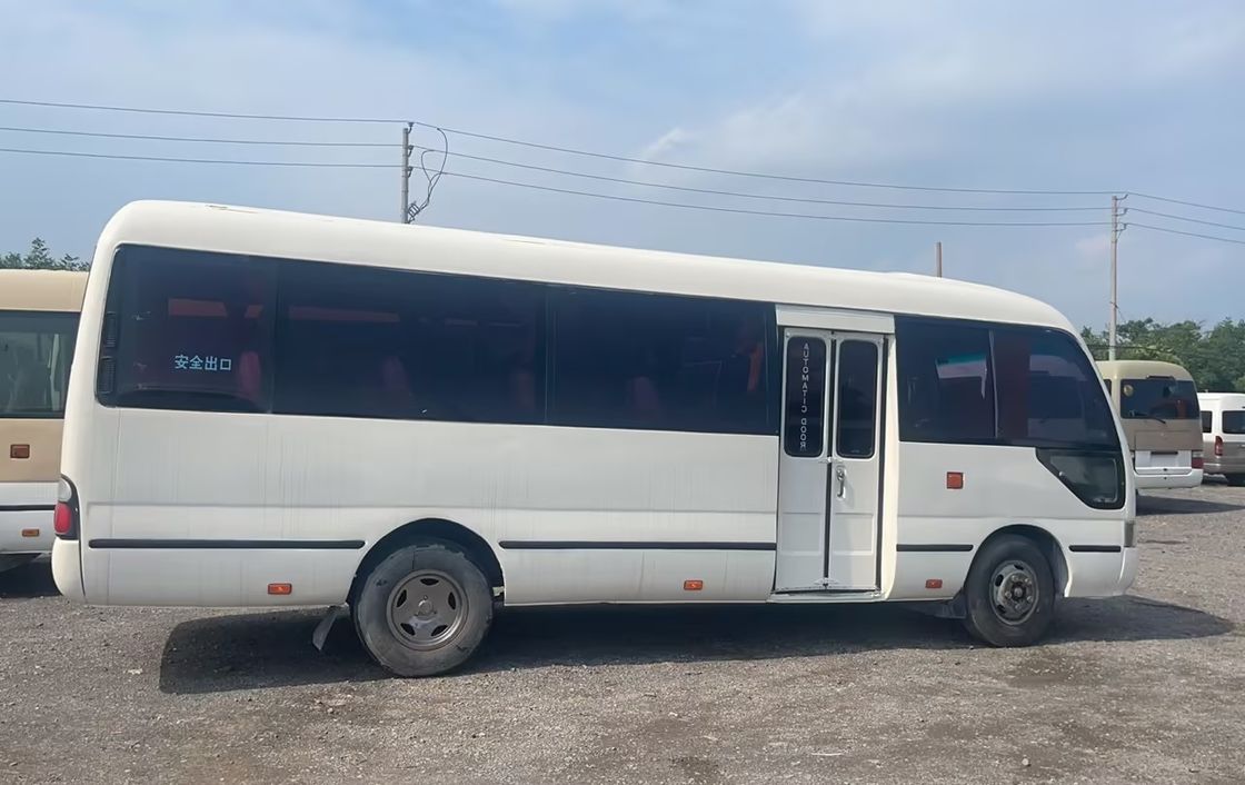 30 Plätze Toyota Coaster Bus in ausgezeichnetem Zustand mit 6-8L Dieselmotor Kapazität