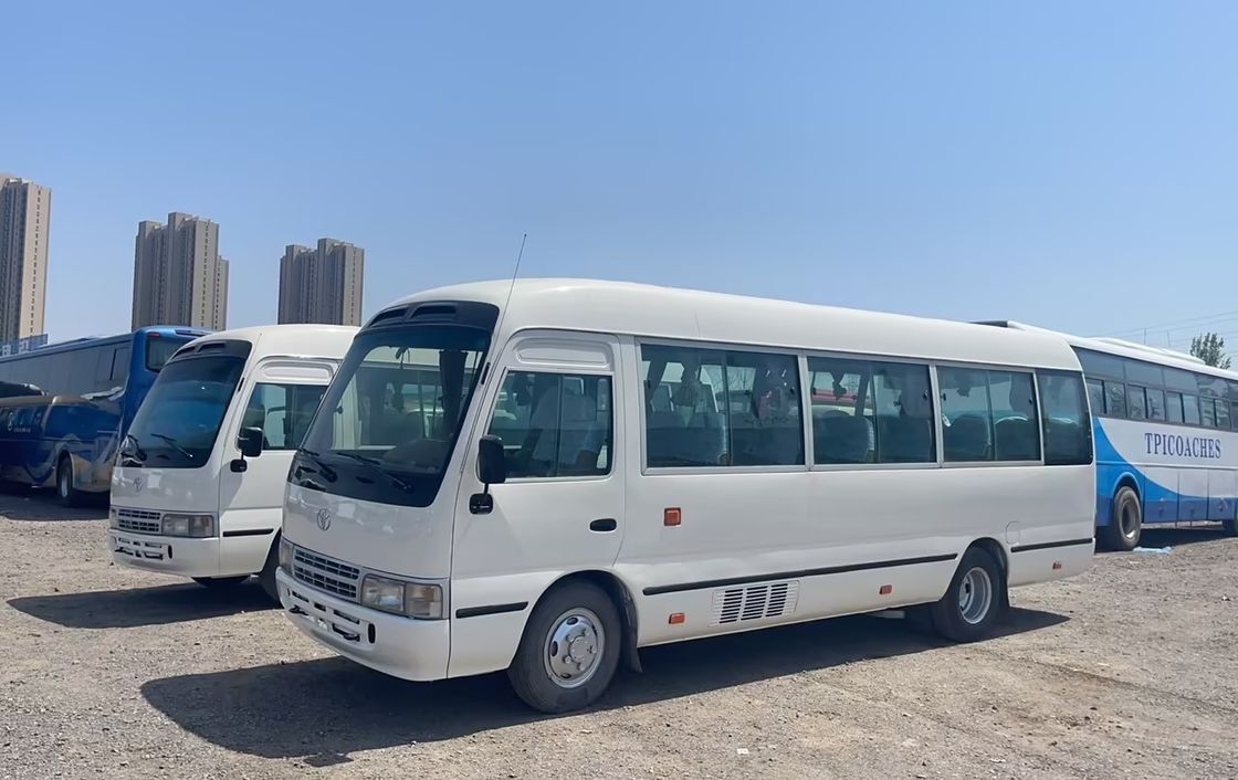 30 Plätze Toyota Coaster Bus in ausgezeichnetem Zustand mit 6-8L Dieselmotor Kapazität