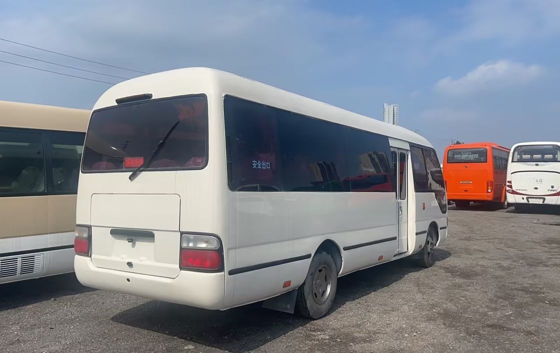 30 Plätze Toyota Coaster Bus in ausgezeichnetem Zustand mit 6-8L Dieselmotor Kapazität