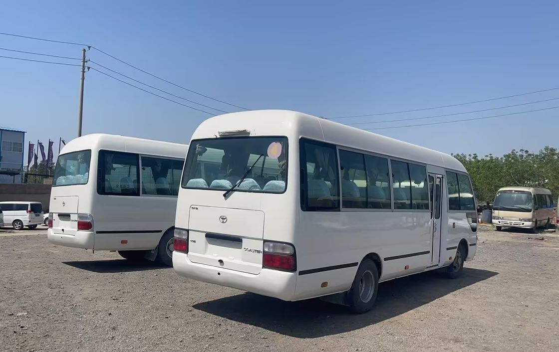 30 Plätze Toyota Coaster Bus in ausgezeichnetem Zustand mit 6-8L Dieselmotor Kapazität