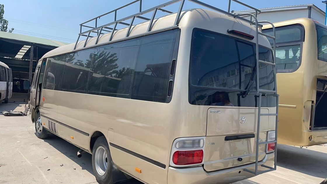 30-Sitzer Japan Gebrauchtbus Handbuch Toyota Coaster Bus mit 7005*2040*2785mm Abmessungen
