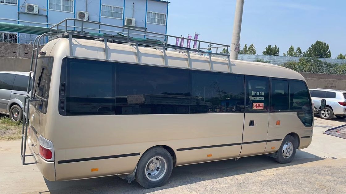 30-Sitzer Japan Gebrauchtbus Handbuch Toyota Coaster Bus mit 7005*2040*2785mm Abmessungen